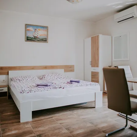 Danex San Valentino Apartman *